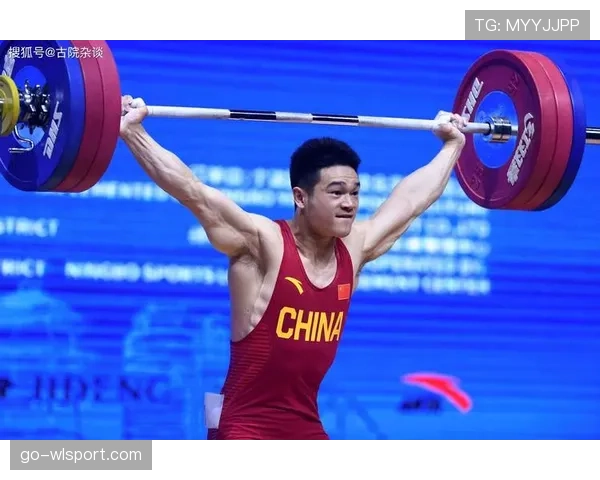 石智勇训练完吃五块牛排,教练说他饭量比健身房会员卡还贵 石智勇训练完吃五块牛排,教练说他饭量比健身房会员卡还贵